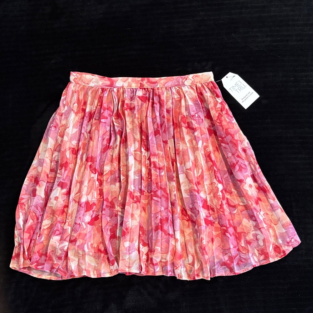 Time and Tru Sz 4-6 Pink Floral Pleated Skirt w coral lining